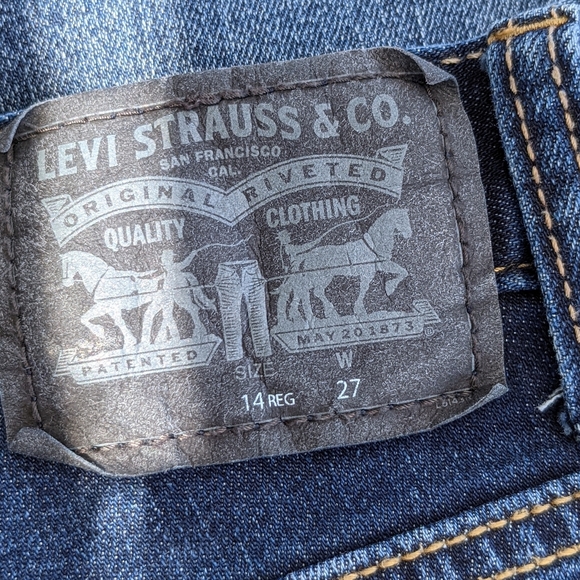 Levi's Performance 511 Slim Shorts.  Tag: 27" waist.  Size: 14 Regular. - Picture 4 of 8